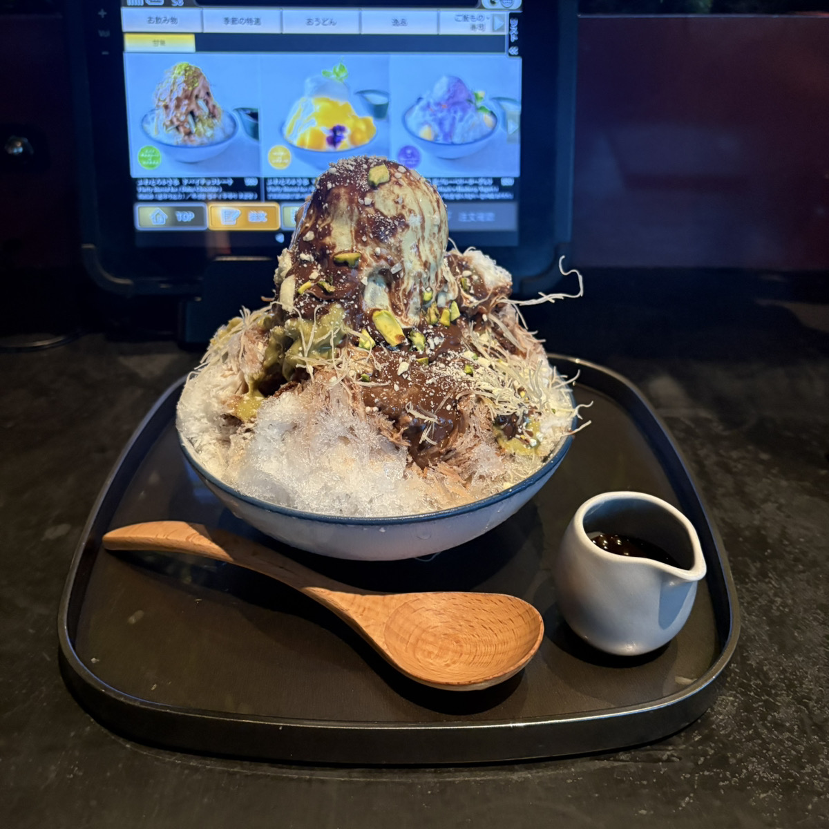 つるとんたん（渋谷）で話題のドバイチョコかき氷にタイムアタック