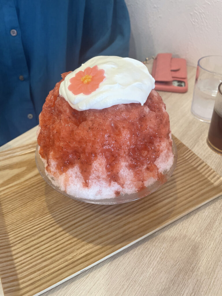 小桃ちゃんというイチゴ味のかき氷の画像